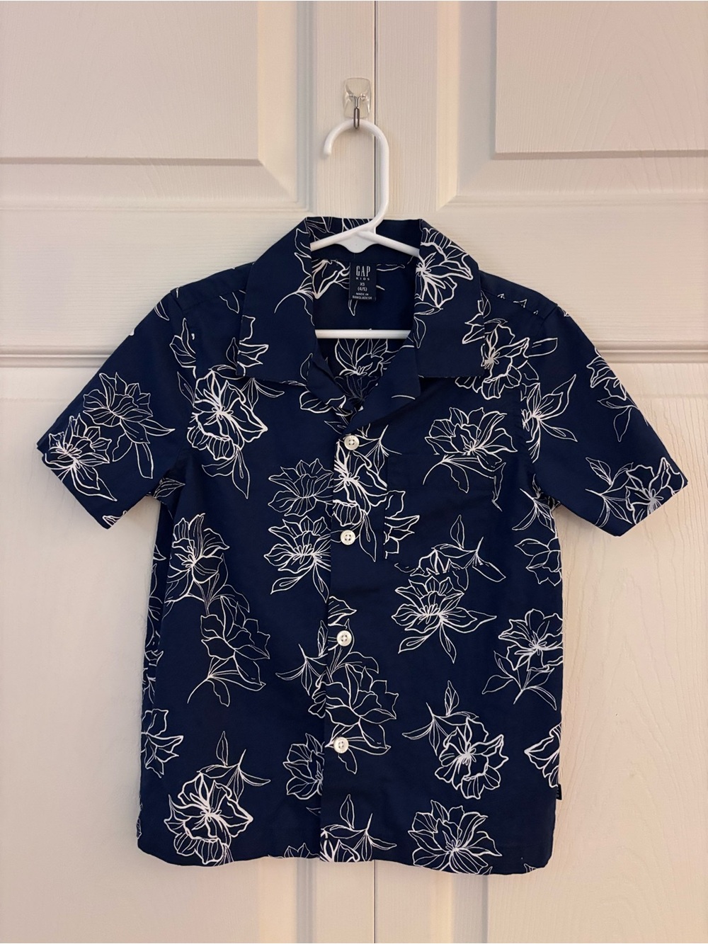 GAP kids Navy Floral Short-Sleeve Button-Up Shirt for Kids